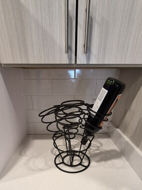 Black Spiral Metal Wine Bottle Rack - Decorative Countertop Display